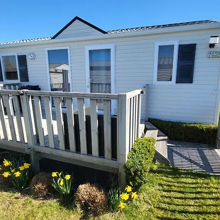 The Dune - 2 Bedrooms Family House In With Free Parking And 3 Bikes Holiday home *